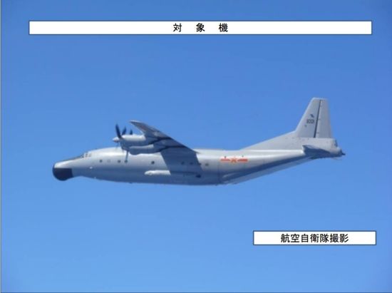 图为日本航空自卫队飞机拍摄到的中国Y-8预警机