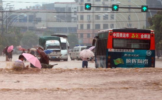 湖北30县市降暴雨襄樊最大雨量达271毫米(图)