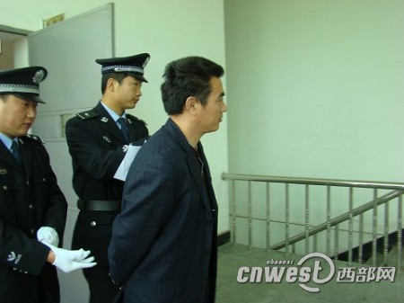 陕西潼关涉黑案27人受审主犯被判无期(组图)