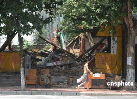 湖北襄樊官员称将异地重建遭强拆汉圣庵