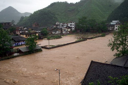 组图：广东连州瑶安乡遭受山洪袭击