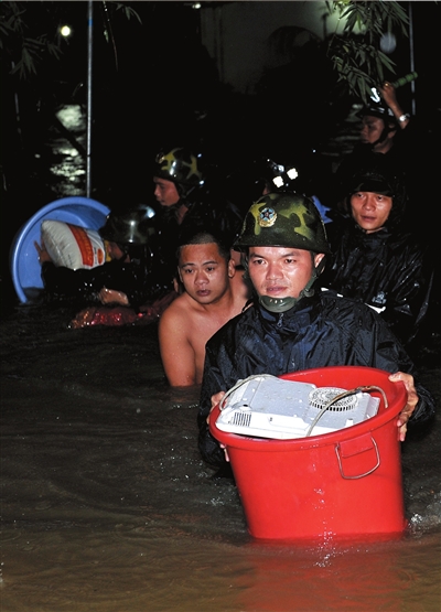 海南持续降雨致约300村庄被淹70%水库存隐患