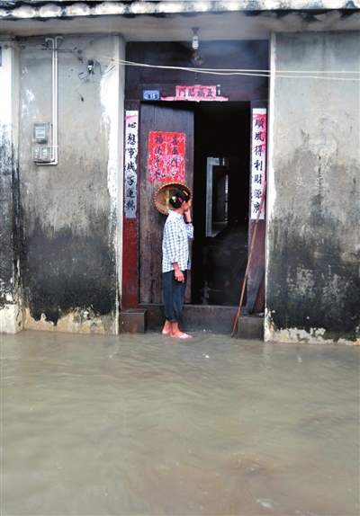 海南持续降雨致约300村庄被淹70%水库存隐患