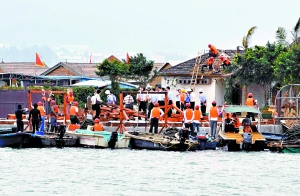 深圳违章建筑海上皇宫开始拆除(组图)