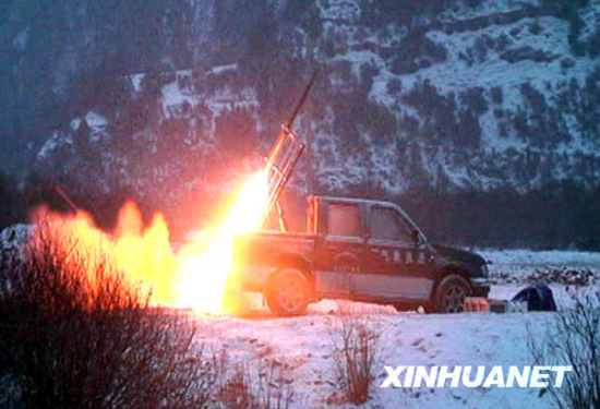 组图：甘肃甘南人工增雪缓解旱情