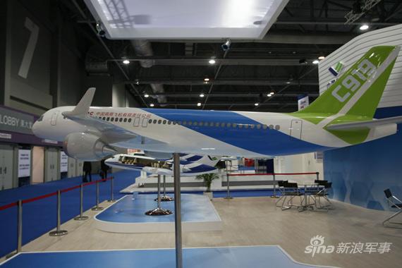 C919飞机机身特写。