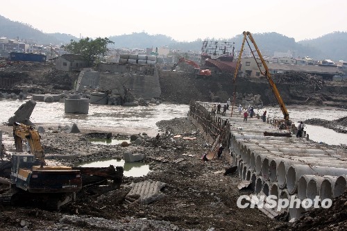 台风莫拉克致台湾461人死亡192人失踪