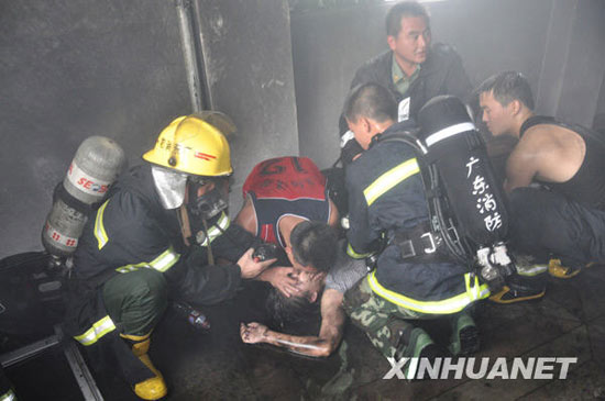 广东汕头家庭作坊火灾致13人死亡4人重伤(组图)