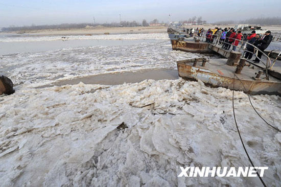 组图：黄河济南段今冬首次出现流凌