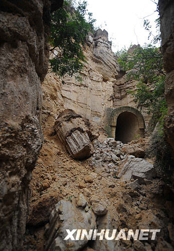 组图：云南元谋土林景区遭地震损毁