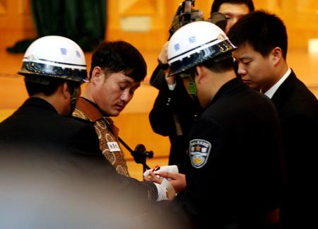 沈阳爆炸抢劫运钞车主犯被判死刑立即执行(图)