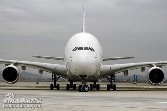 A380抵达广州白云机场进行验证和展示飞行