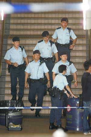 香港休假警察抢夺巡警配枪击伤警长(组图)