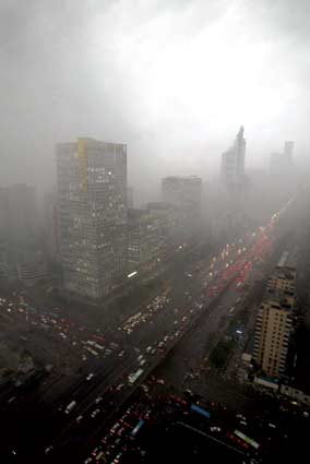 北京普降暴雨四种灾害天气齐袭京城(组图)