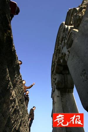 圆明园大水法遭踩踏毁坏将限制客流(组图)