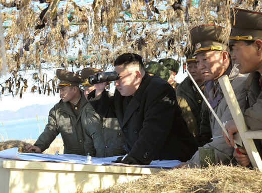 3月11日，朝鲜最高领导人金正恩视察朝鲜西部前线远程火炮部队。