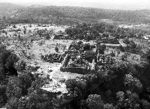 柏威夏寺建在位于柬泰边界地区的悬崖上，有900多年历史。