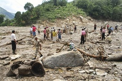 印度北部泥石流至少造成46人死亡(图)