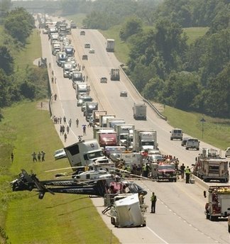 美国俄克拉何马州多辆汽车相撞9人死亡