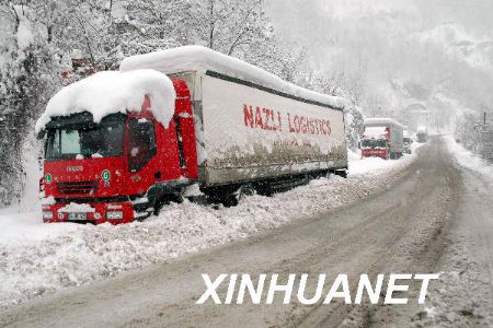 组图：土耳其遭遇大雪袭击交通大面积瘫痪