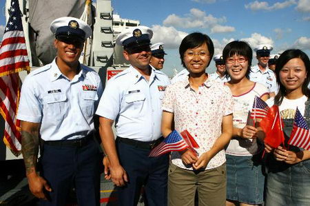 美国海岸警卫队执法船访问上海(组图)