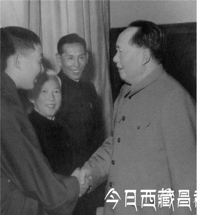 1956年，毛主席会见帕巴拉