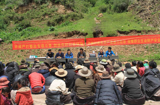 增强民族观念 构建法制贡觉 --贡觉县开展综合整治集中宣传活动