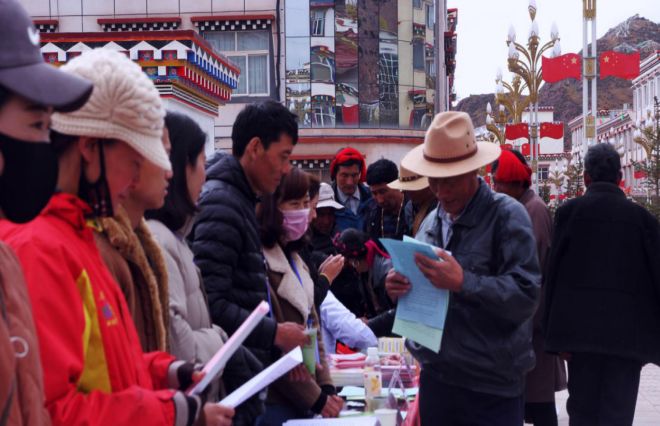 芒康县开展国家扶贫日系列活动 营造打赢脱贫攻坚战浓厚氛围