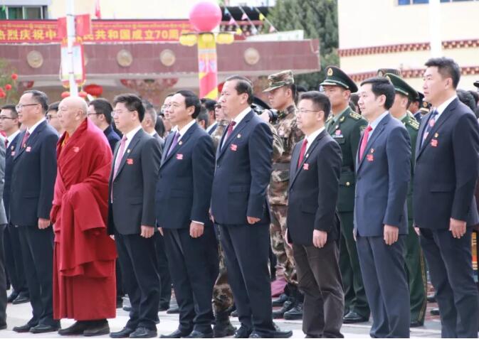 庆祝中华人民共和国成立70周年 昌都市举行“升国旗·唱国歌”仪式