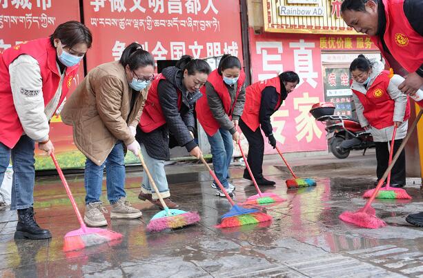 我市环境卫生专项整治活动全面展开