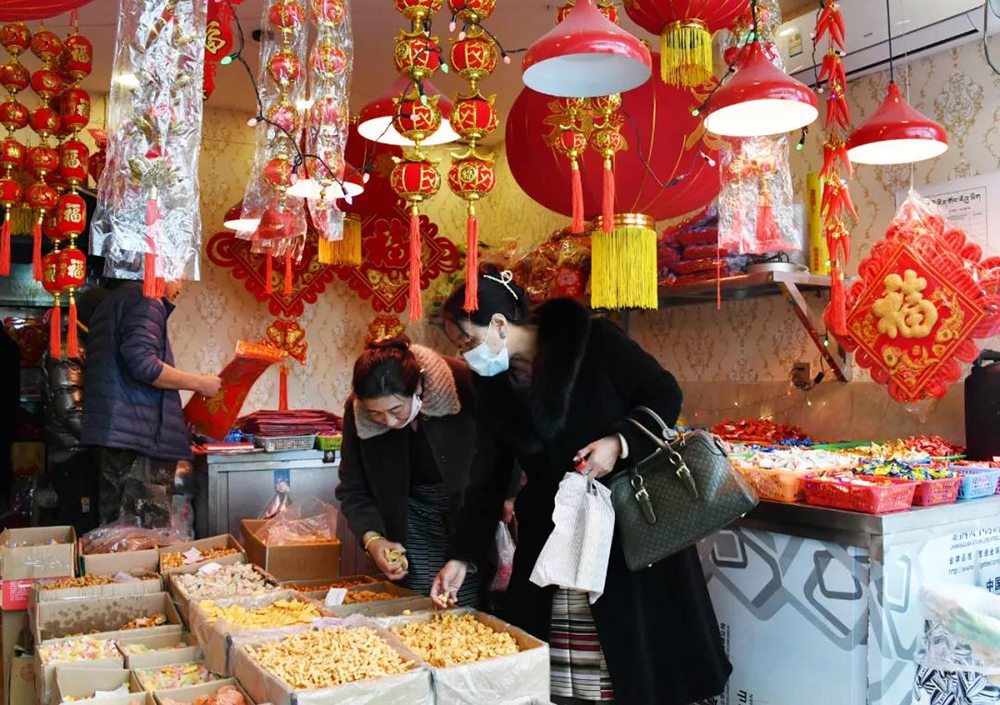 昌都：春节市场供应足 红红火火年味浓